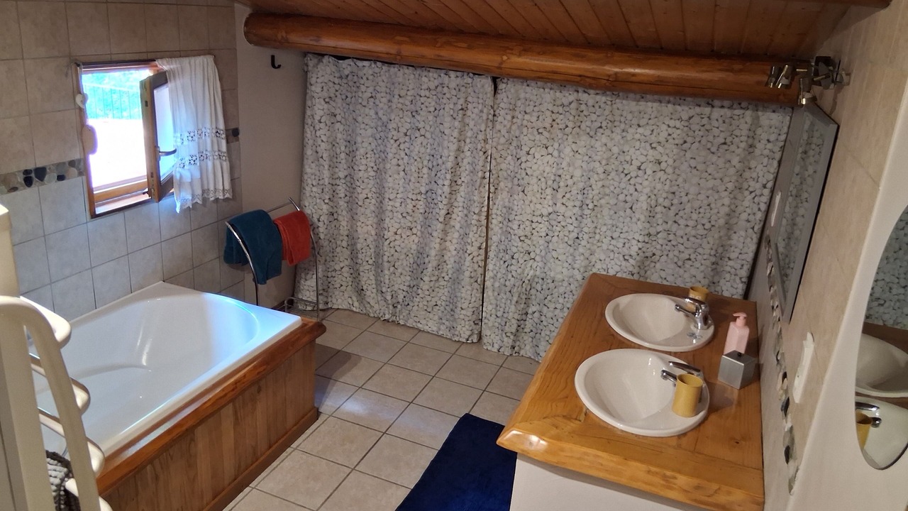 Photo of Bathroom in Juvinas