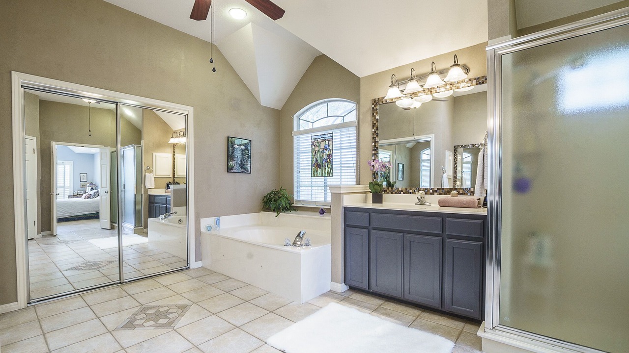 Photo of Bathroom in Riverplace