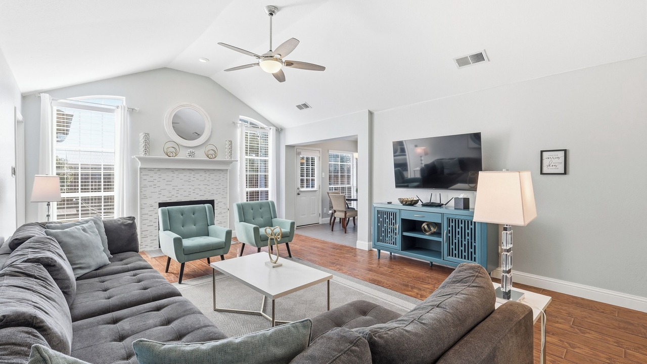 Photo of Livingroom in Flower Mound
