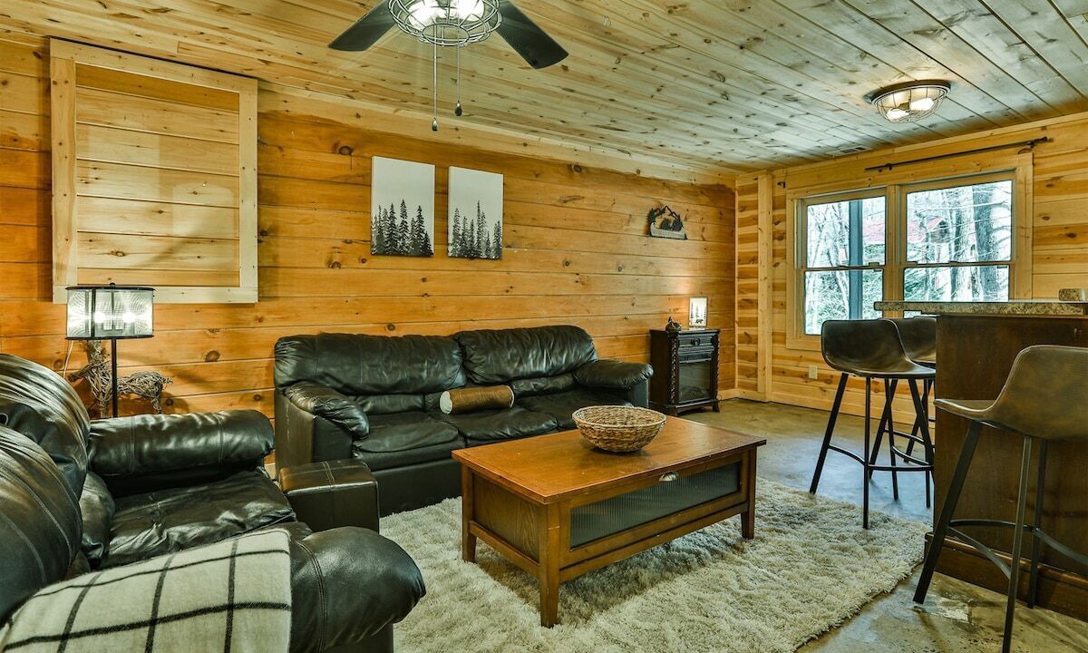 Photo of Bedroom in Walnut Mountain