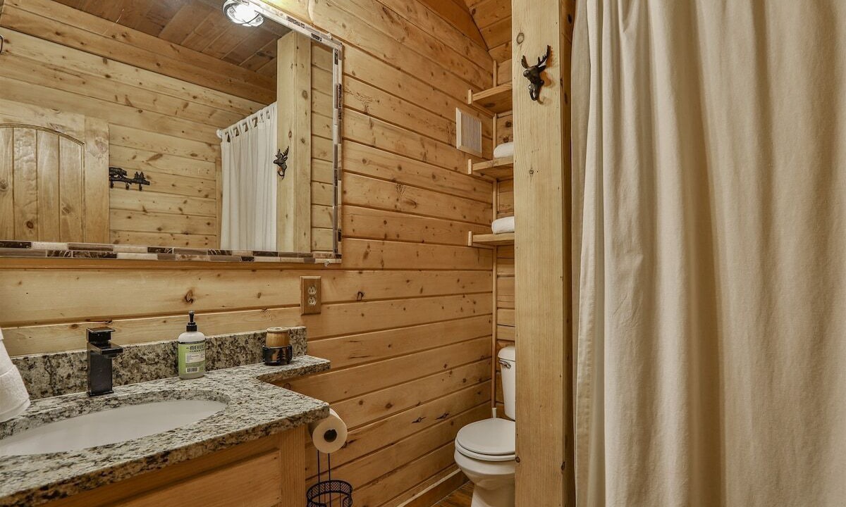 Photo of Bathroom in Walnut Mountain