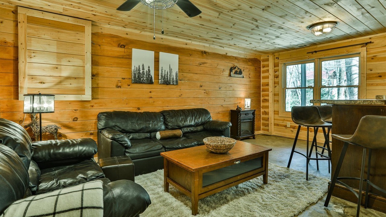 Photo of Bedroom in Walnut Mountain