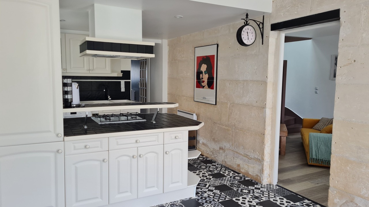 Photo of Others in Pons