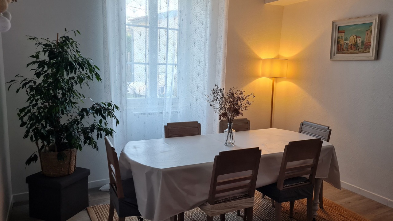 Photo of Others in Pons