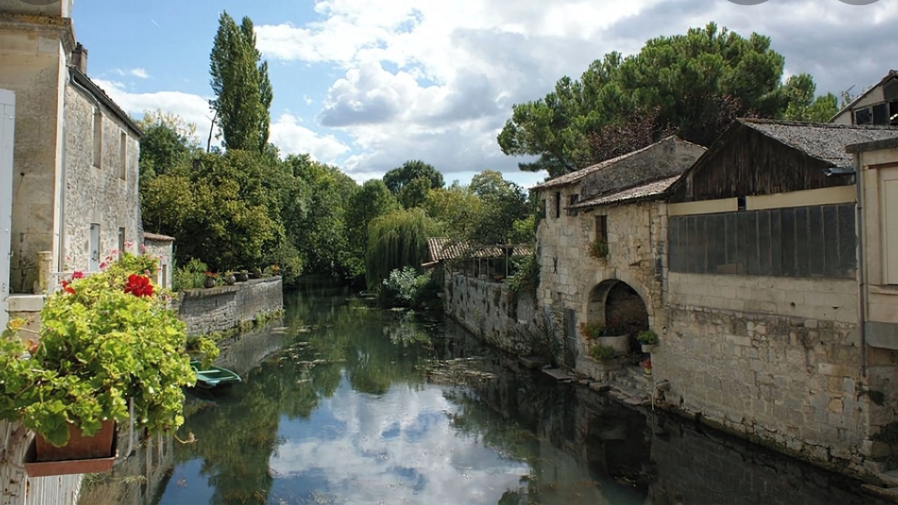 Photo of Outdoor in Pons