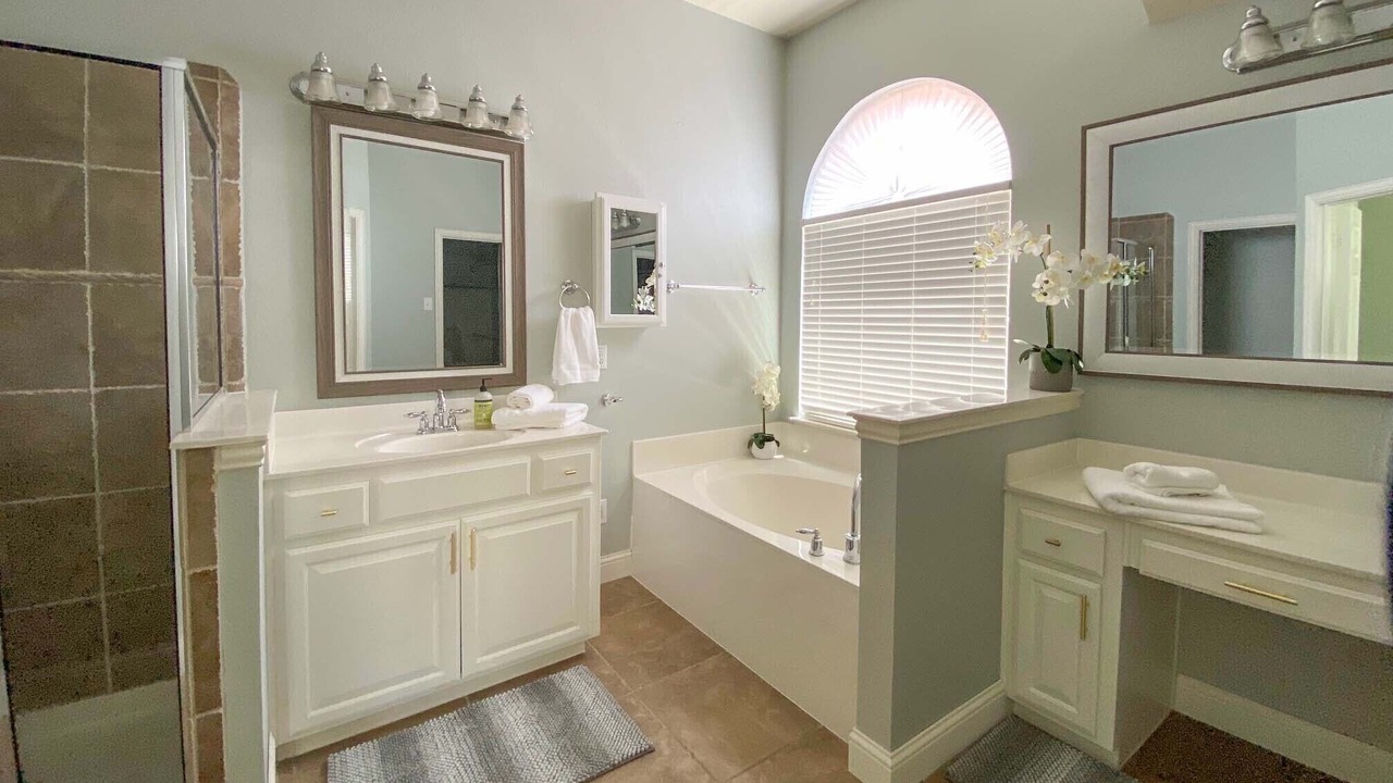 Photo of Bathroom in Lantana