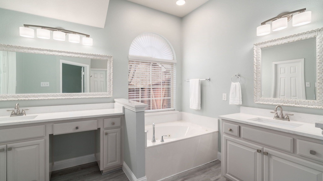 Photo of Bathroom in Lantana