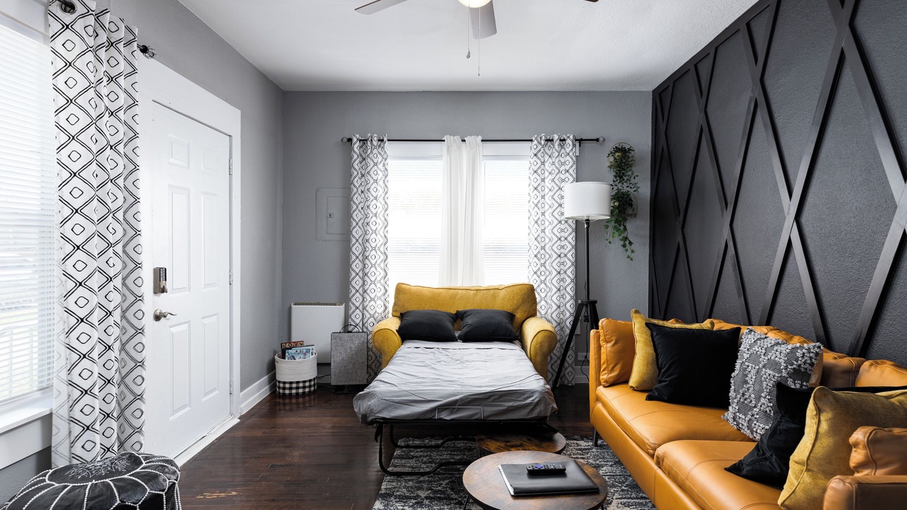 Photo of Livingroom in Near East Side