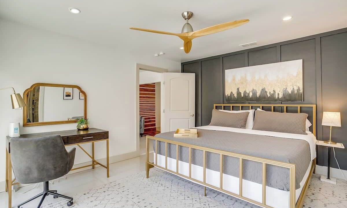 Photo of Bedroom in Central Arlington