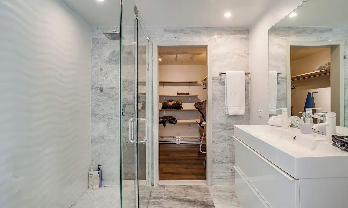Photo of Bathroom in Central Arlington