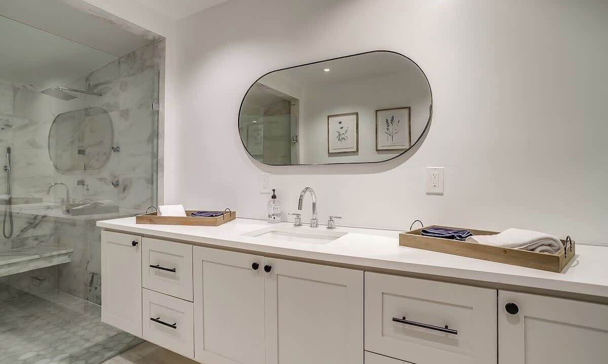 Photo of Bathroom in Central Arlington