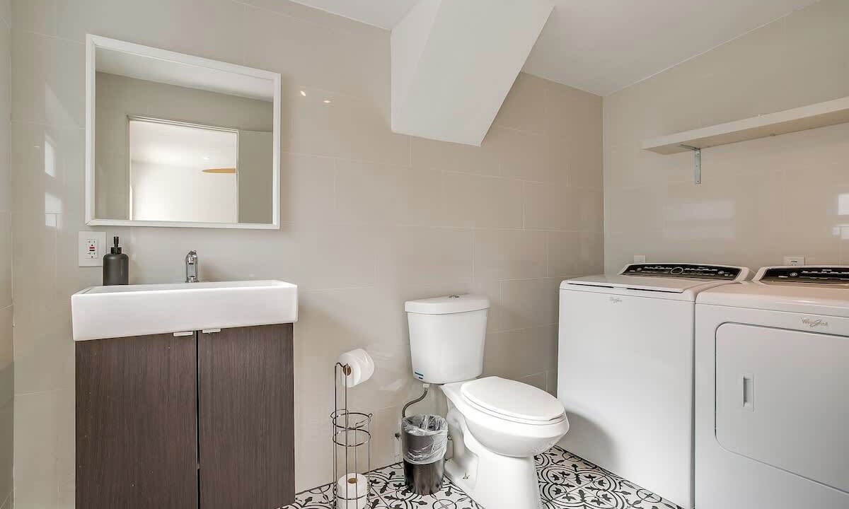 Photo of Bathroom in Central Arlington