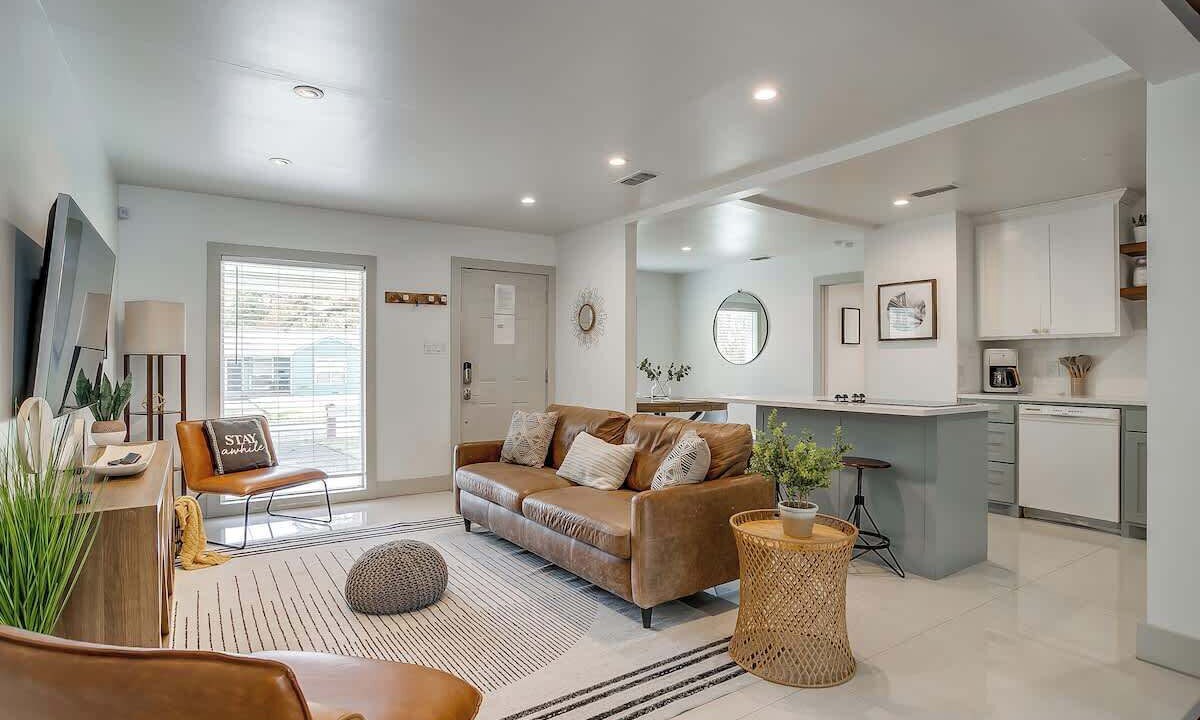 Photo of Livingroom in Central Arlington