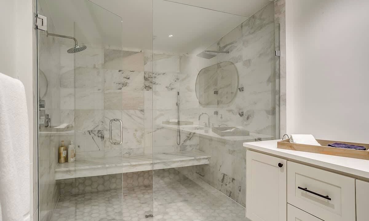 Photo of Bathroom in Central Arlington