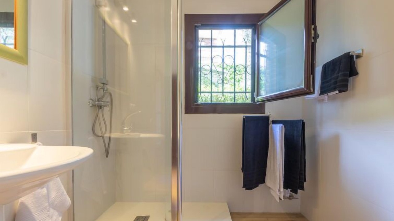 Photo of Bathroom in El Castell de Montornes