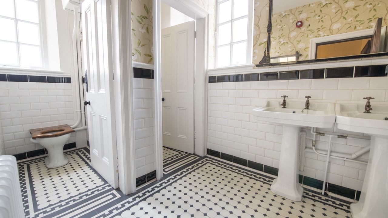 Photo of Others in Low Catton