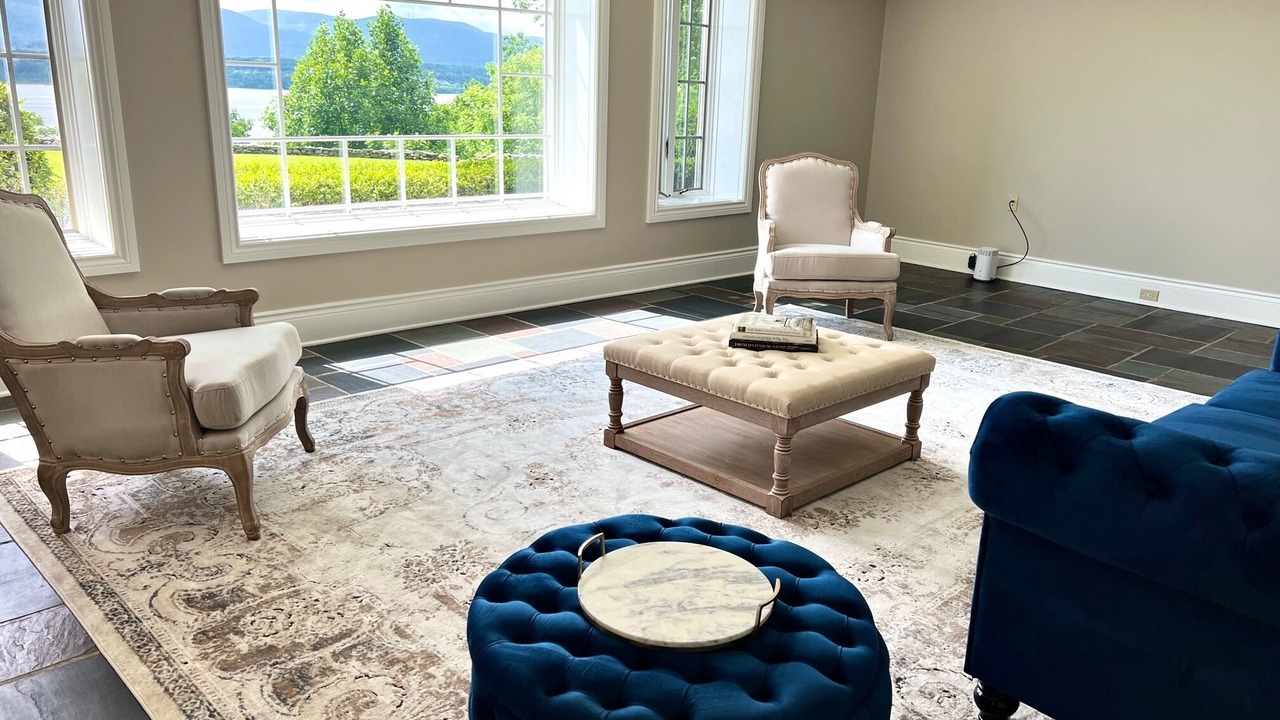 Photo of Livingroom in Middle Hope