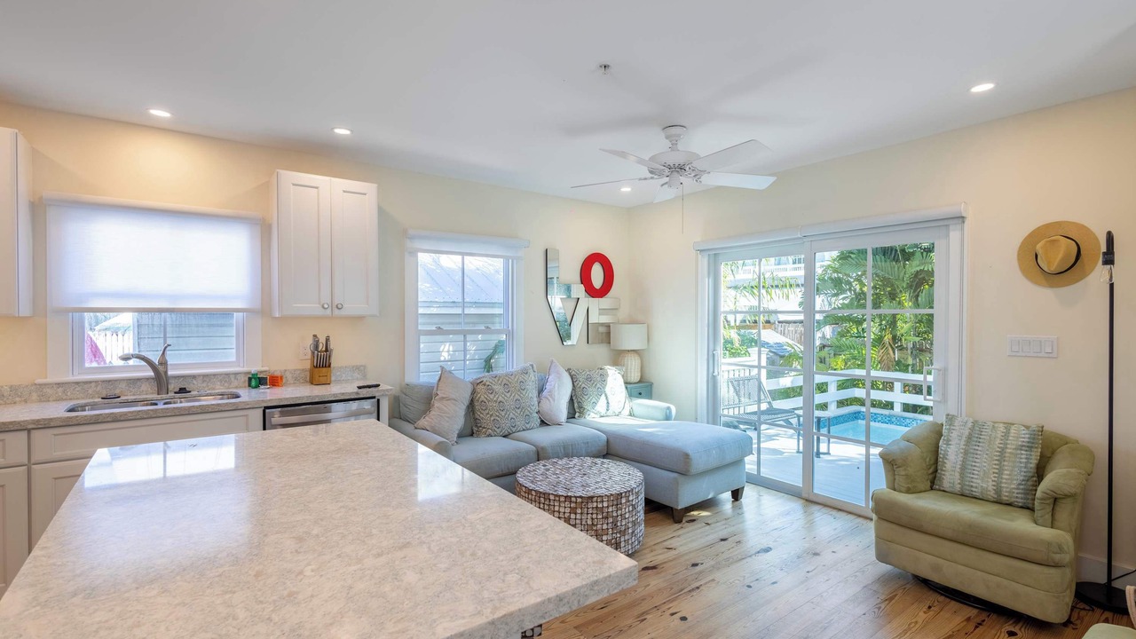 Photo of Livingroom in Uptown - Upper Duval