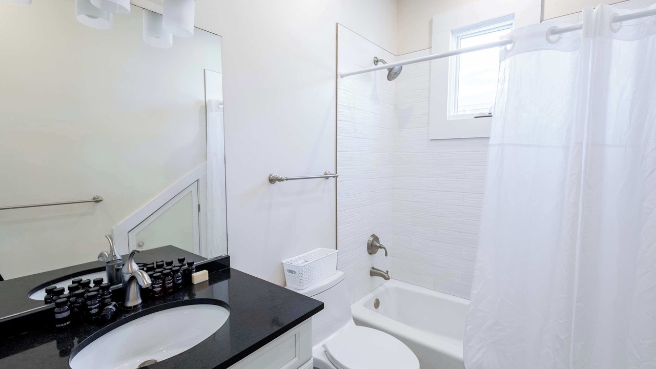 Photo of Bathroom in Uptown - Upper Duval