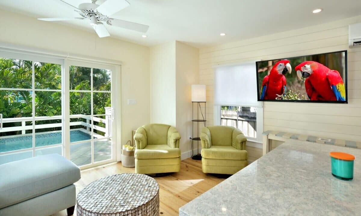 Photo of Livingroom in Uptown - Upper Duval