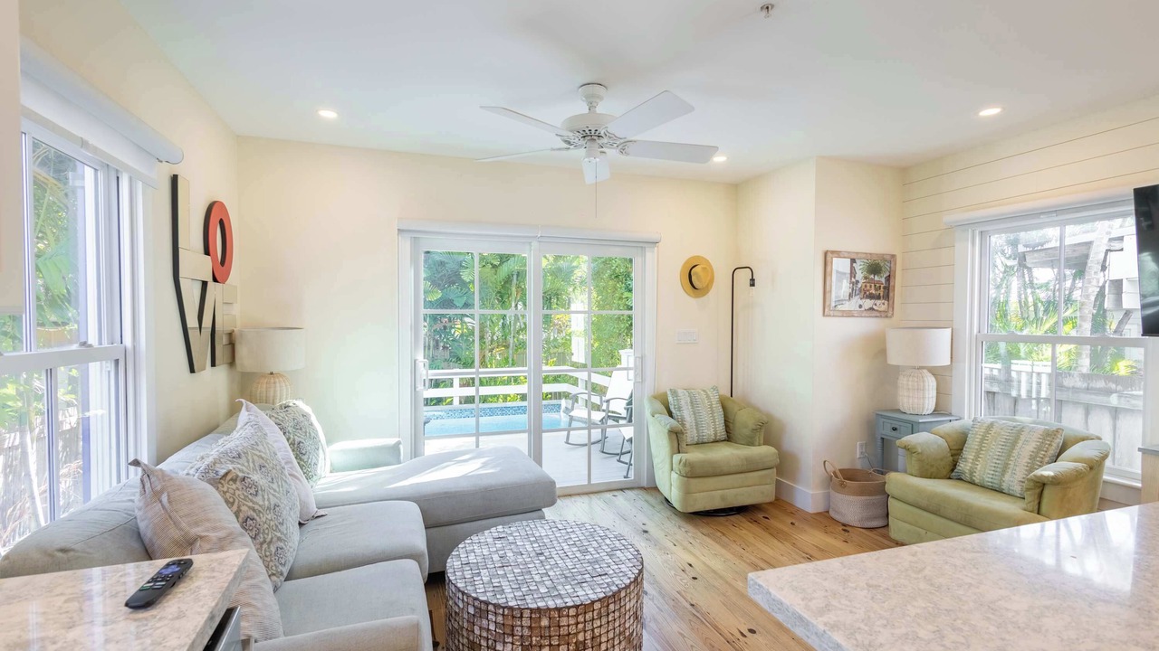 Photo of Livingroom in Uptown - Upper Duval