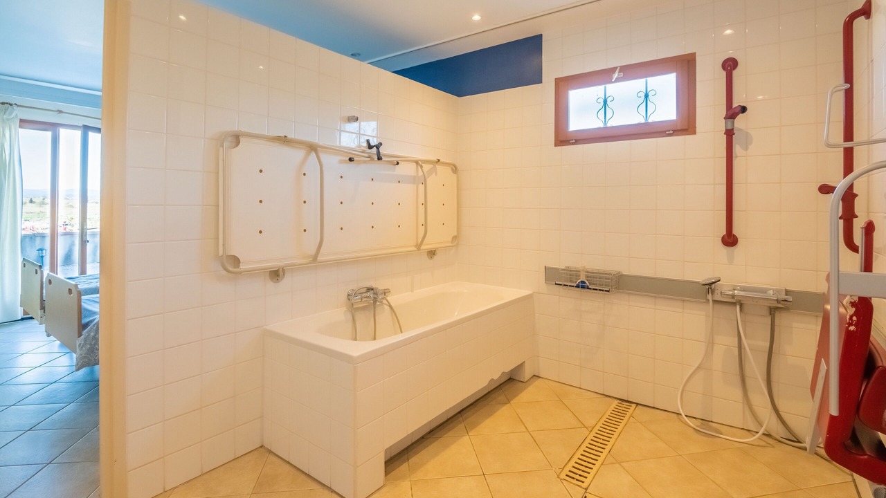 Photo of Bathroom in Ouveillan
