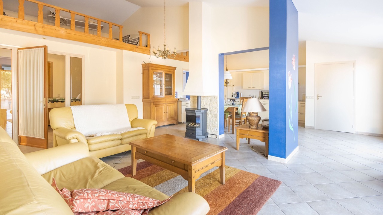 Photo of Livingroom in Ouveillan