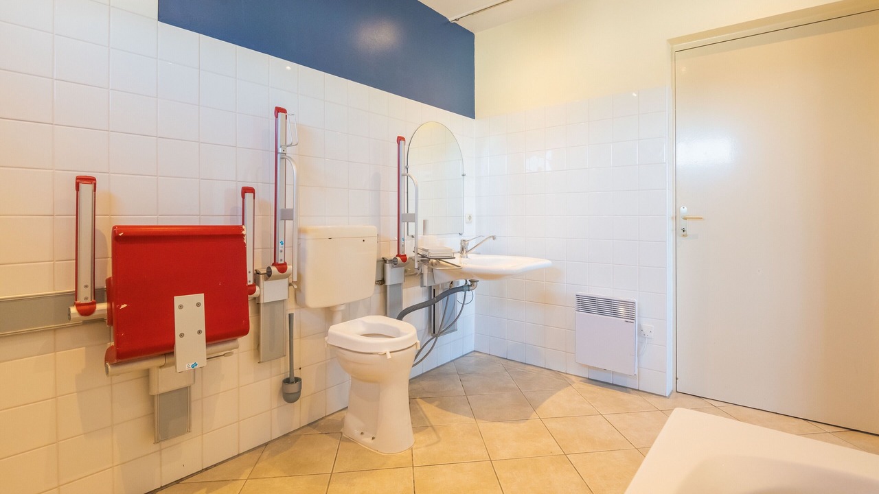 Photo of Bathroom in Ouveillan