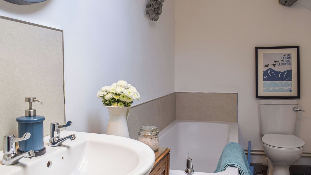 Photo of Bathroom in Caersws