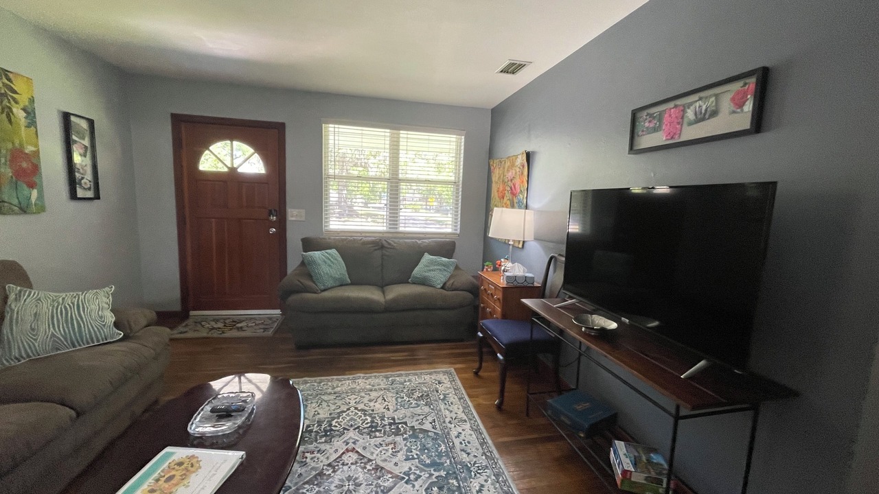 Photo of Livingroom in Jacksonville