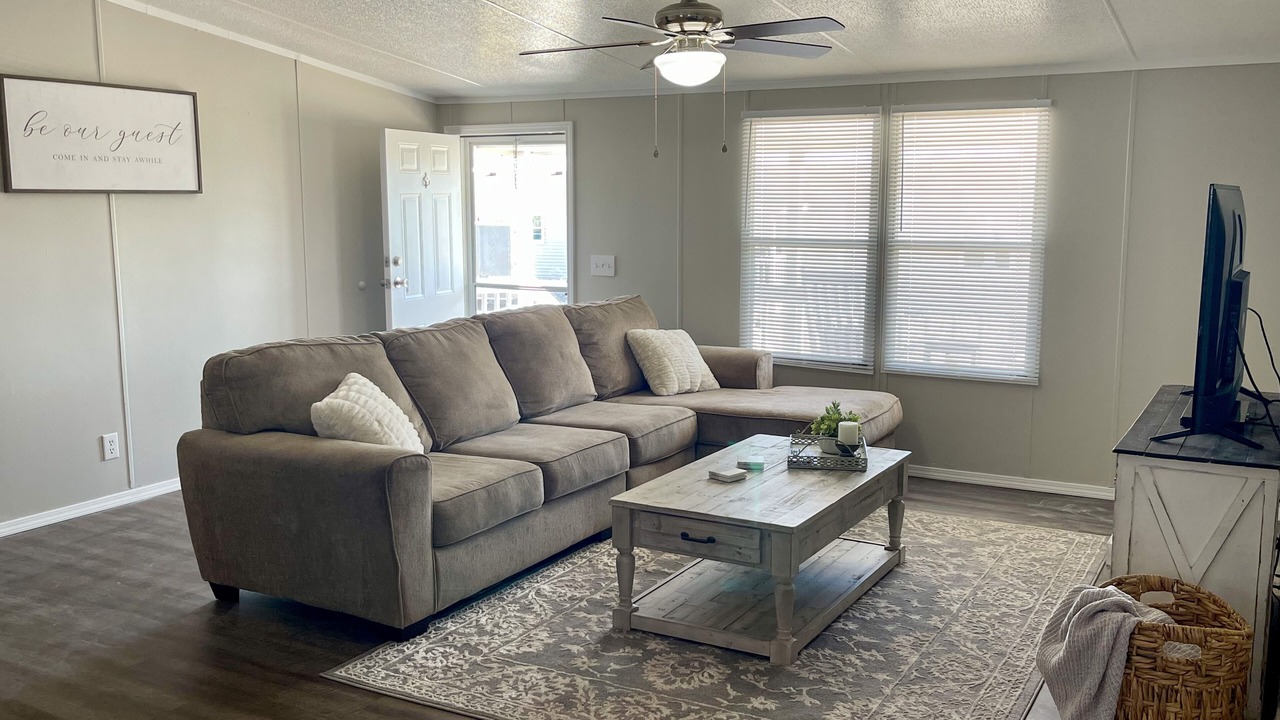 Photo of Livingroom in Mead