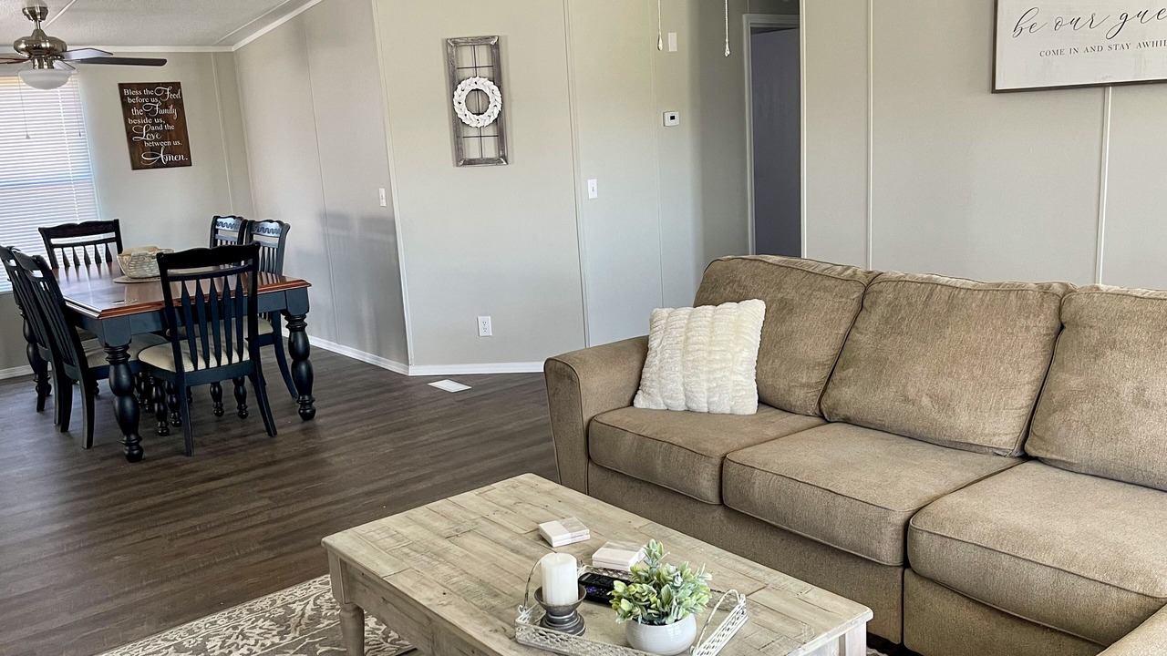 Photo of Livingroom in Mead