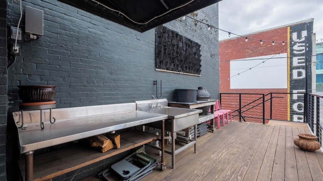 Photo of Patio Balcony in Crossroads Arts District