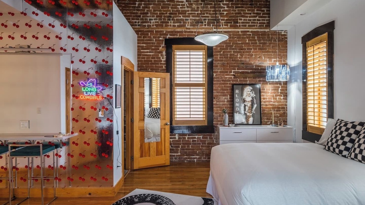 Photo of Bedroom in Crossroads Arts District