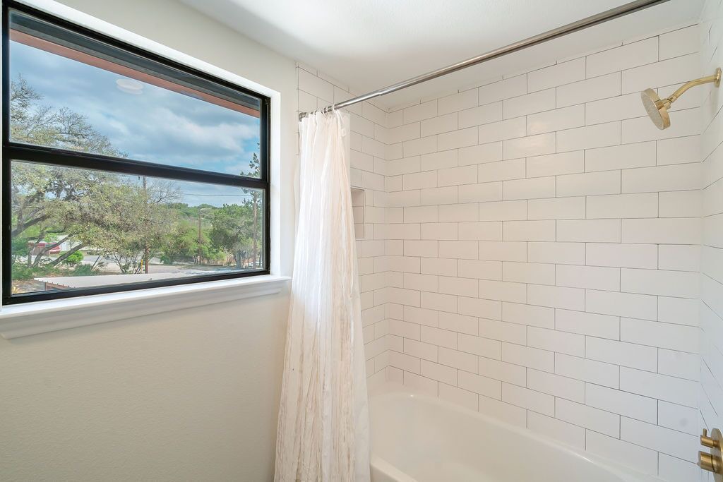 Photo of Bathroom in Lakehills