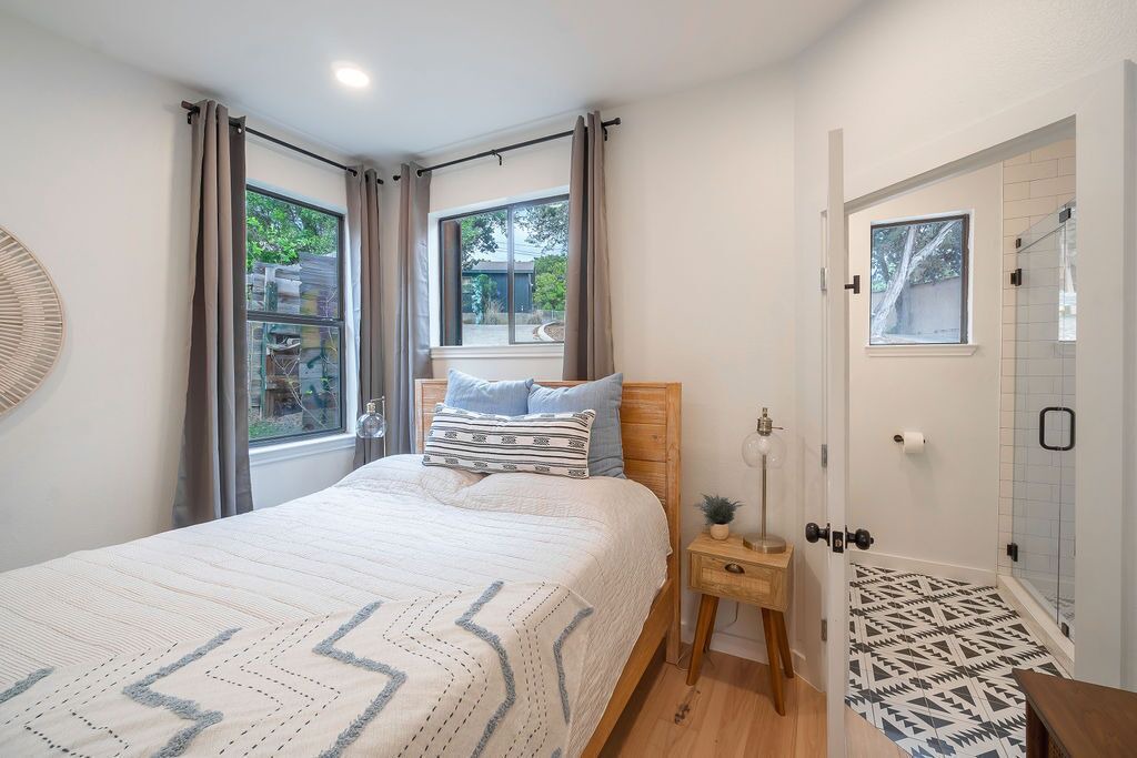 Photo of Bedroom in Lakehills
