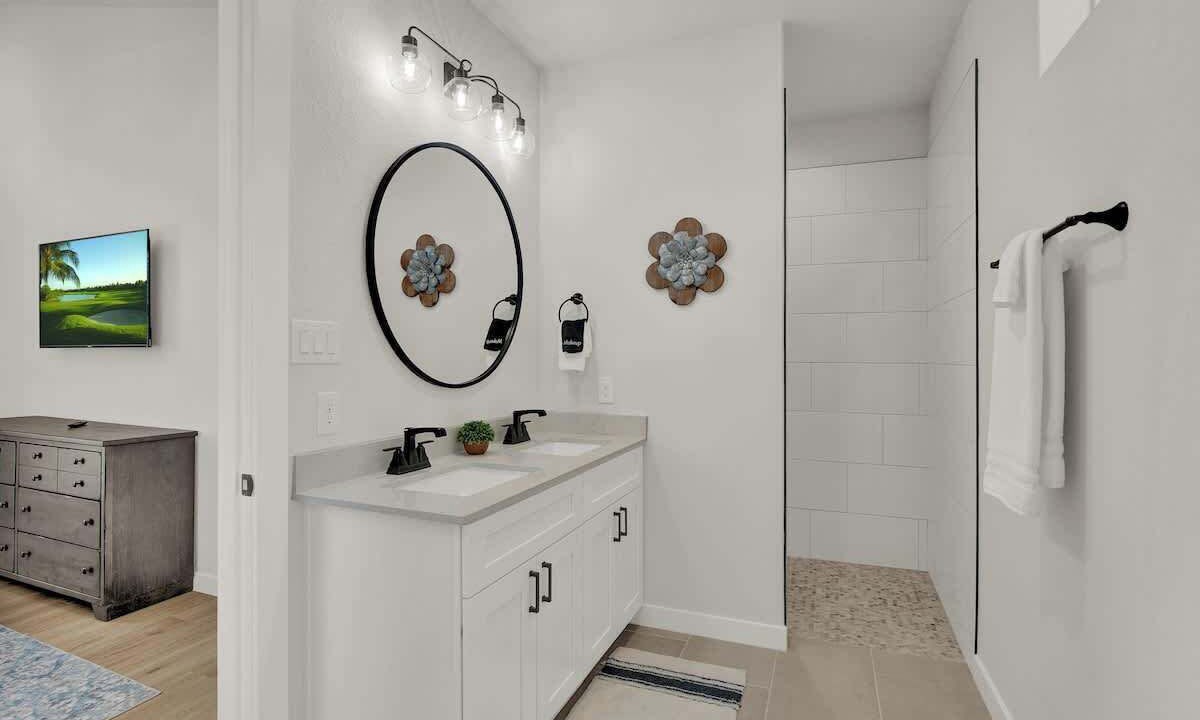 Photo of Bathroom in Point Venture