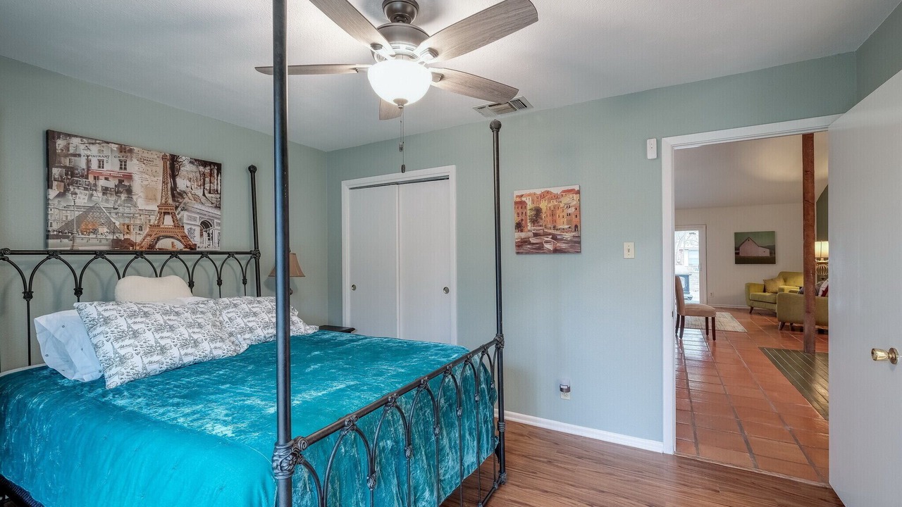 Photo of Bedroom in Oak Park - Northwood