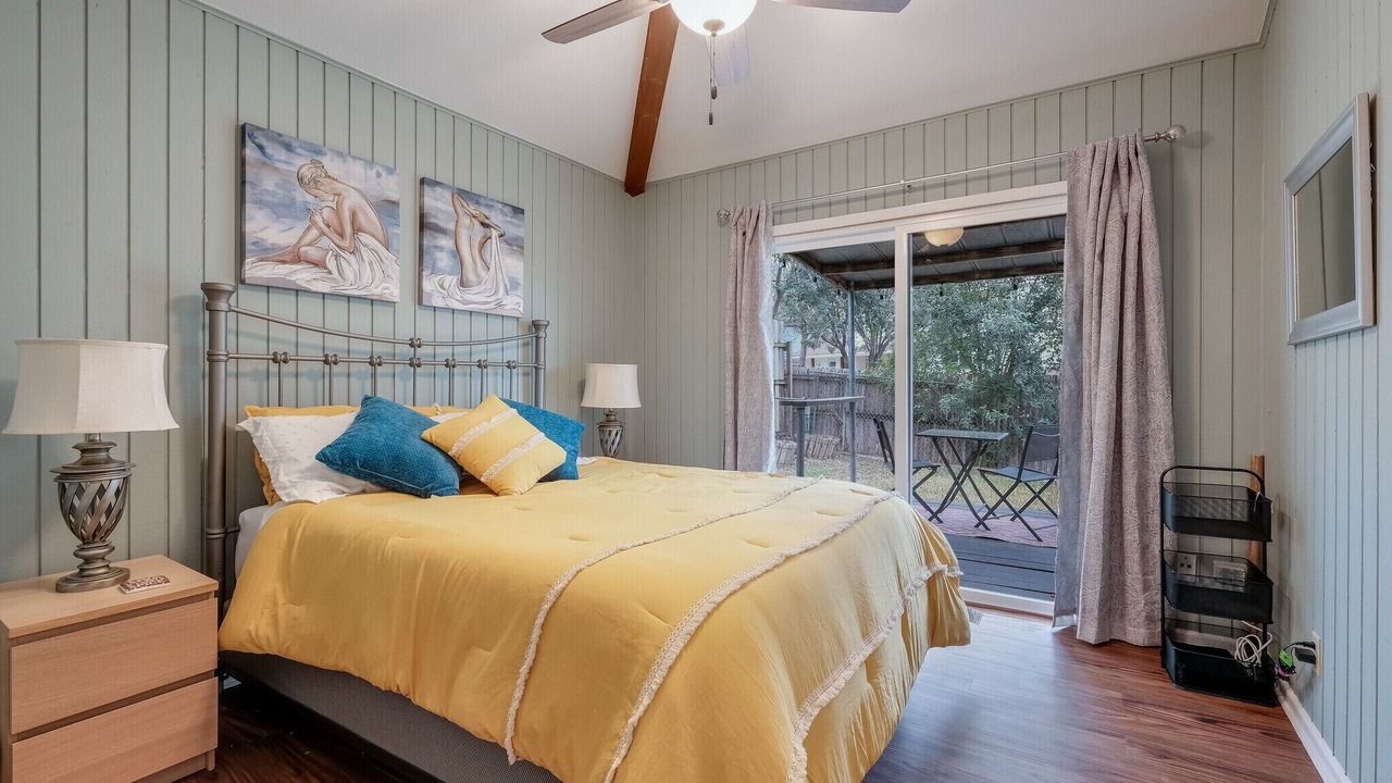 Photo of Bedroom in Oak Park - Northwood