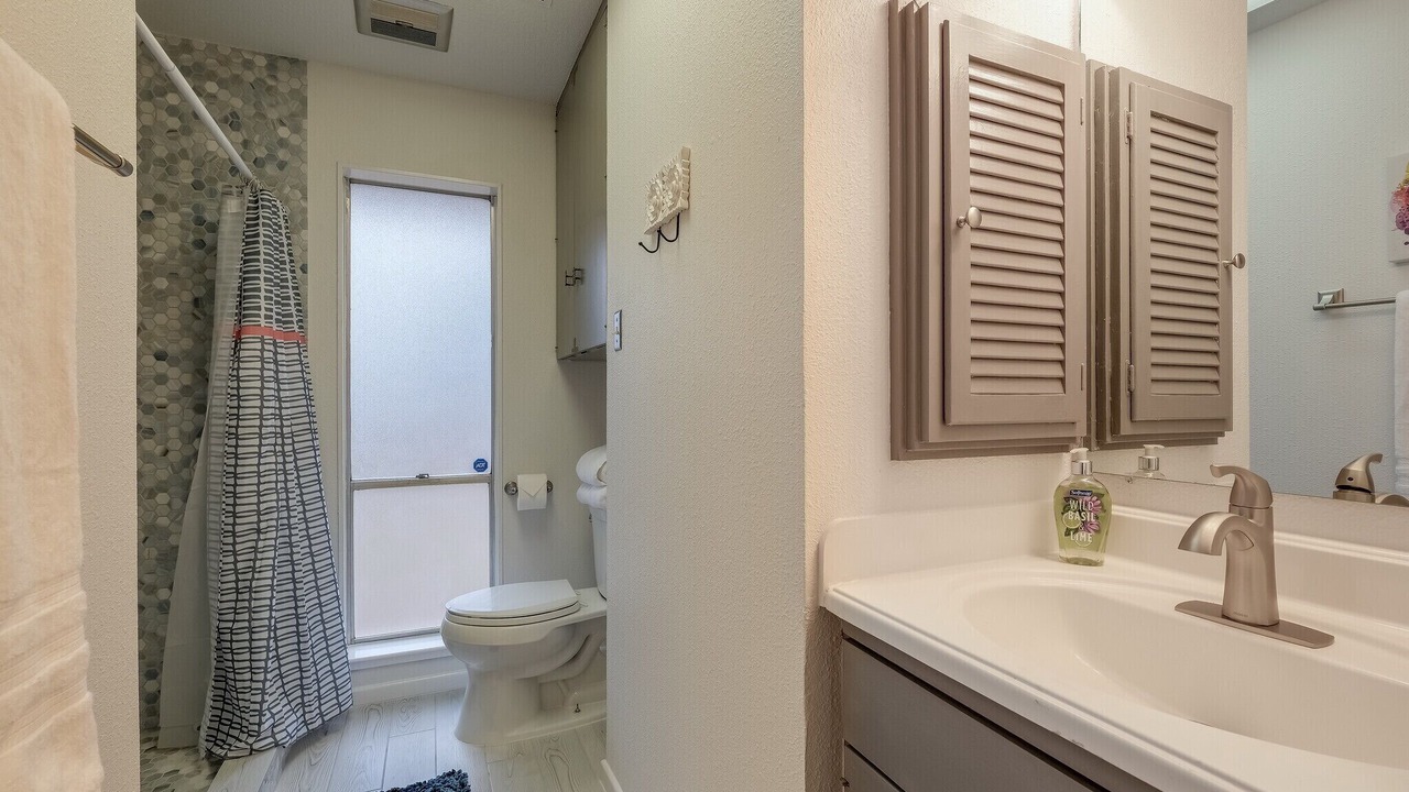 Photo of Bathroom in Oak Park - Northwood
