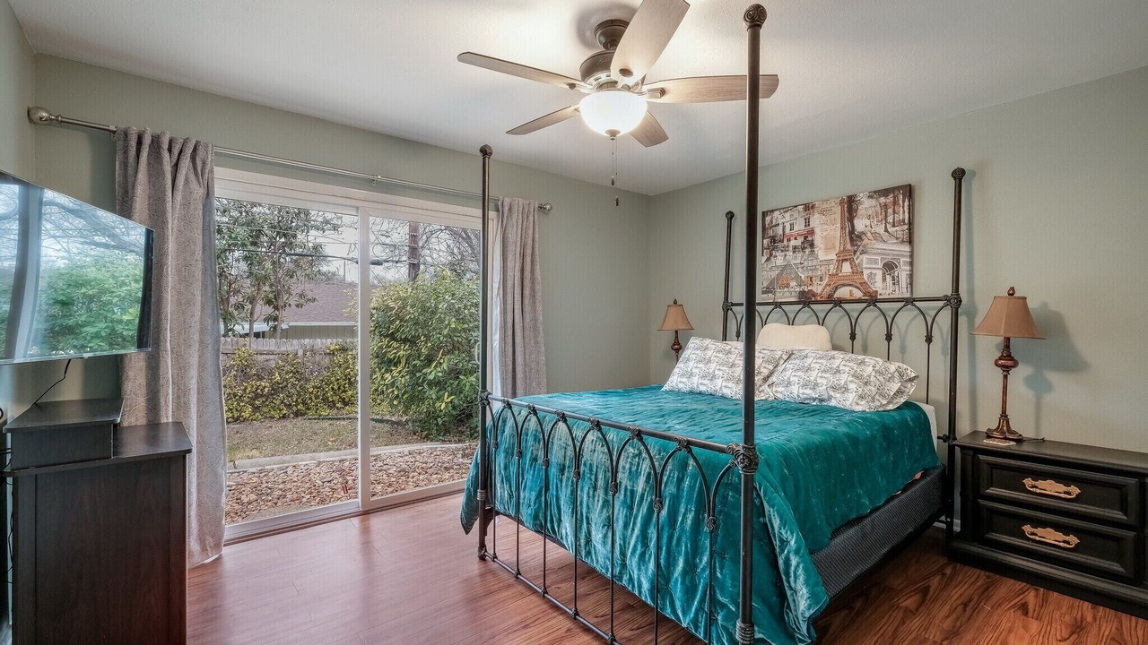 Photo of Bedroom in Oak Park - Northwood