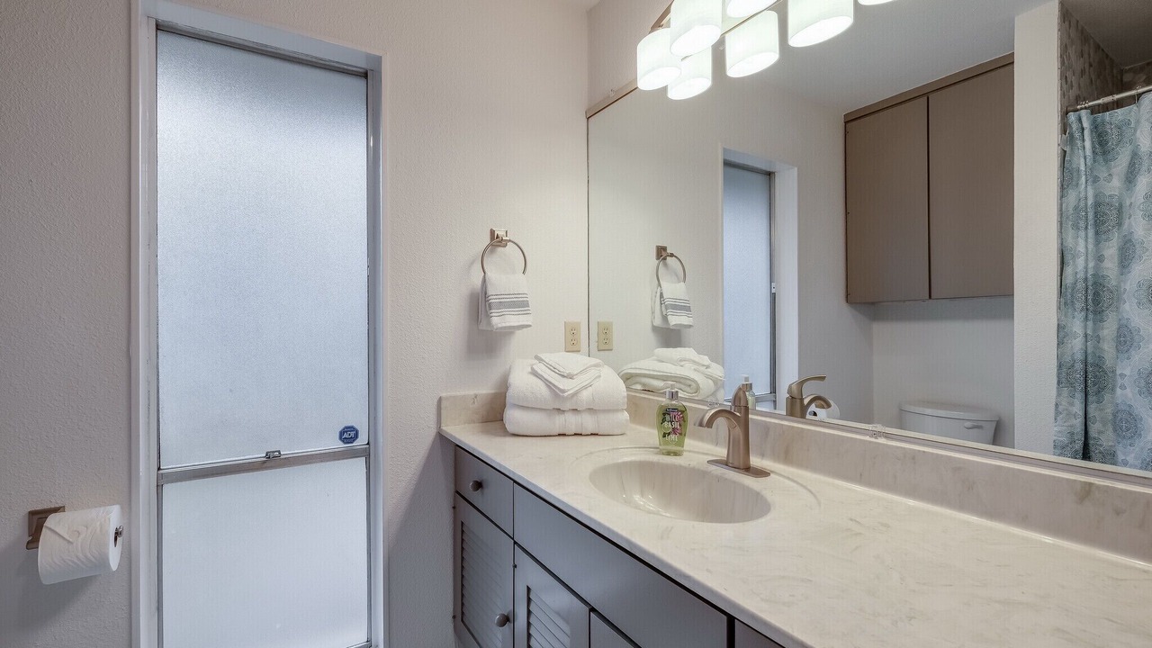 Photo of Bathroom in Oak Park - Northwood