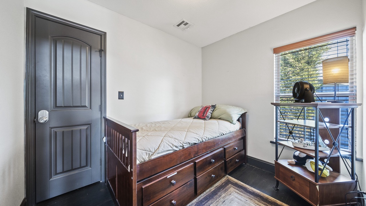 Photo of Bedroom in Turner Park