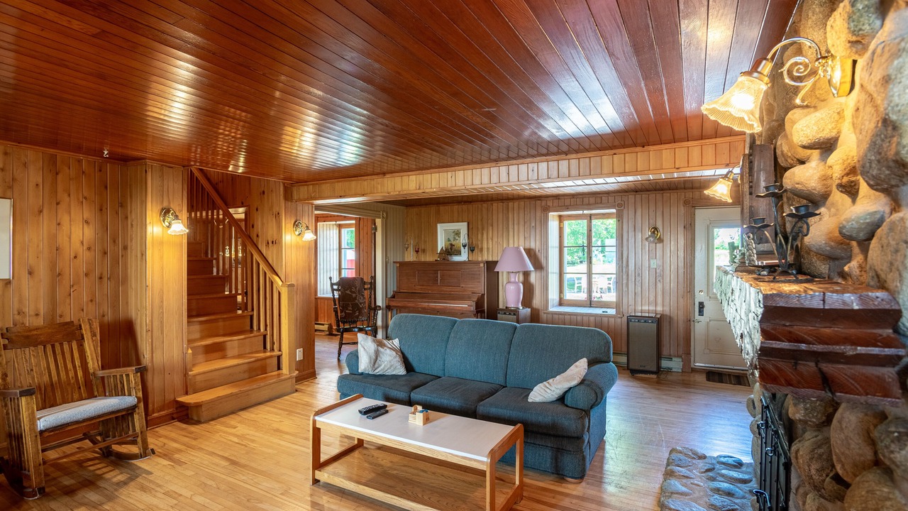 Photo of Livingroom in St-Francois-de-l'Ile-d'Orleans