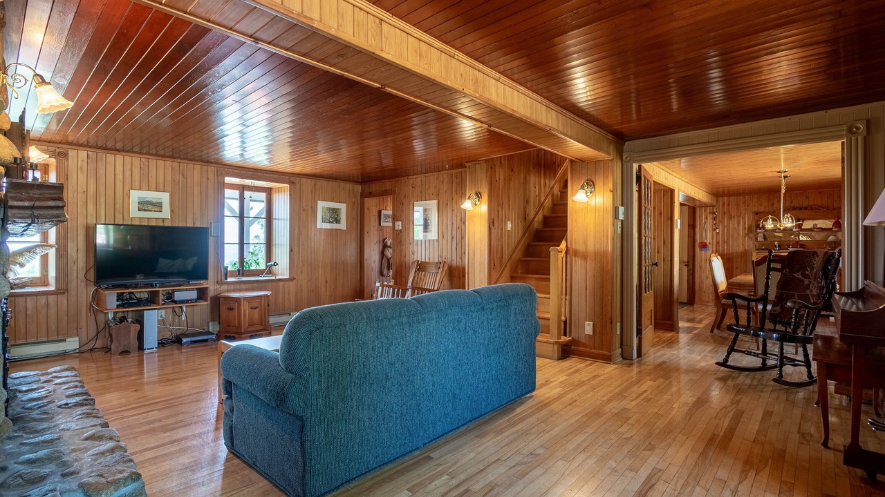 Photo of Livingroom in St-Francois-de-l'Ile-d'Orleans