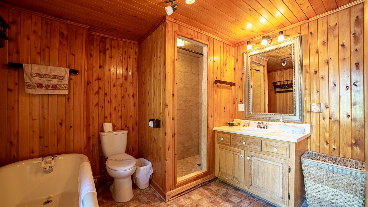 Photo of Bathroom in St-Francois-de-l'Ile-d'Orleans