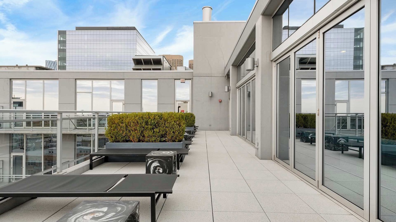 Photo of Patio Balcony in West Loop Gate