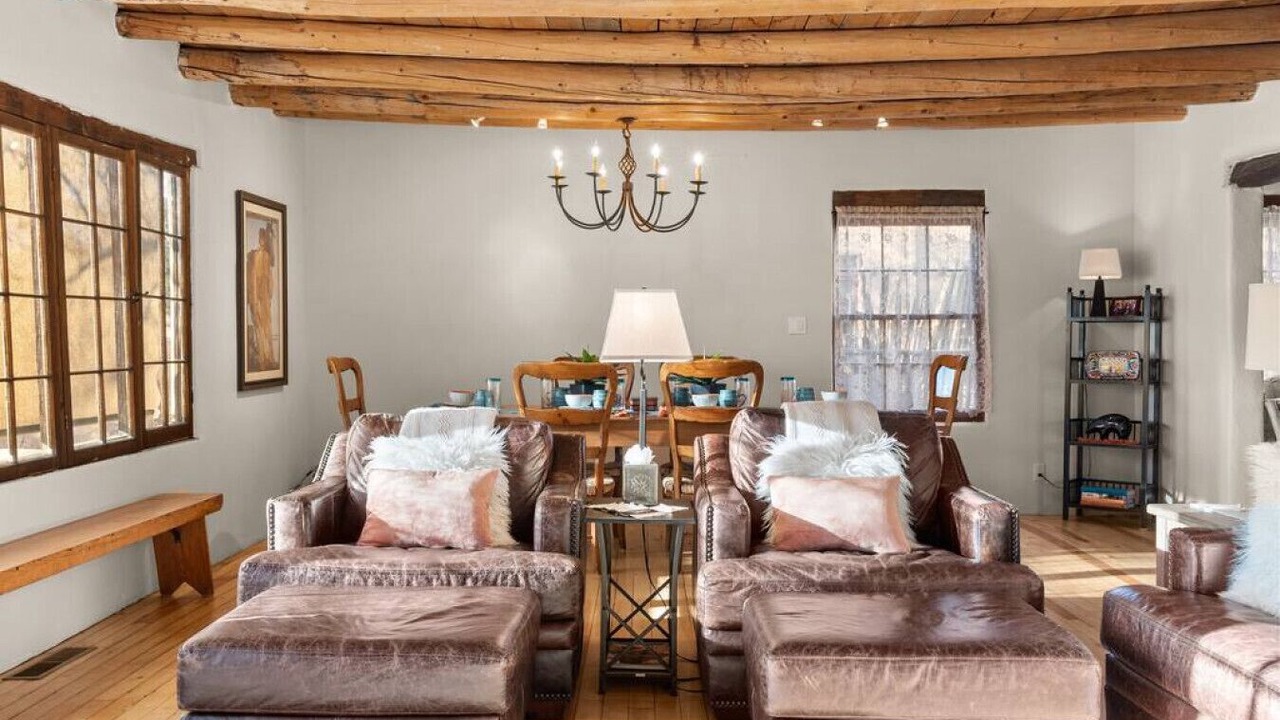 Photo of Livingroom in Historic Eastside