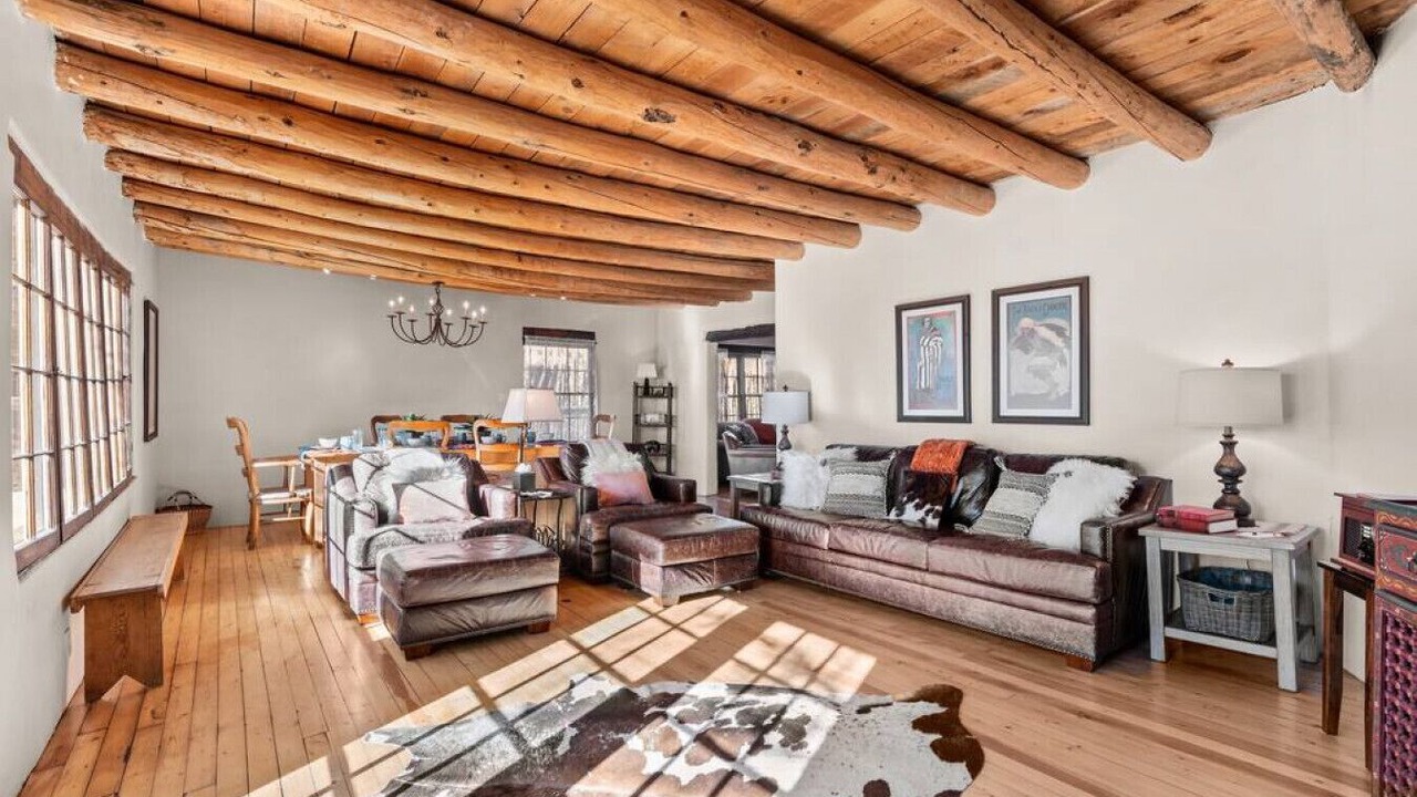 Photo of Livingroom in Historic Eastside