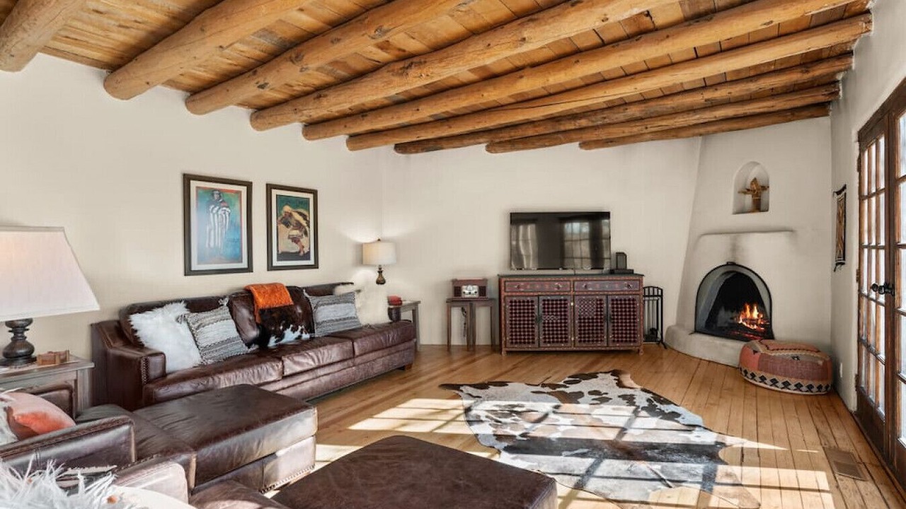 Photo of Livingroom in Historic Eastside